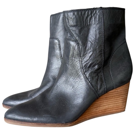 Lucky brand, ladies wedge pull on boots very good condition size 8 1/2 leather - Picture 1 of 9